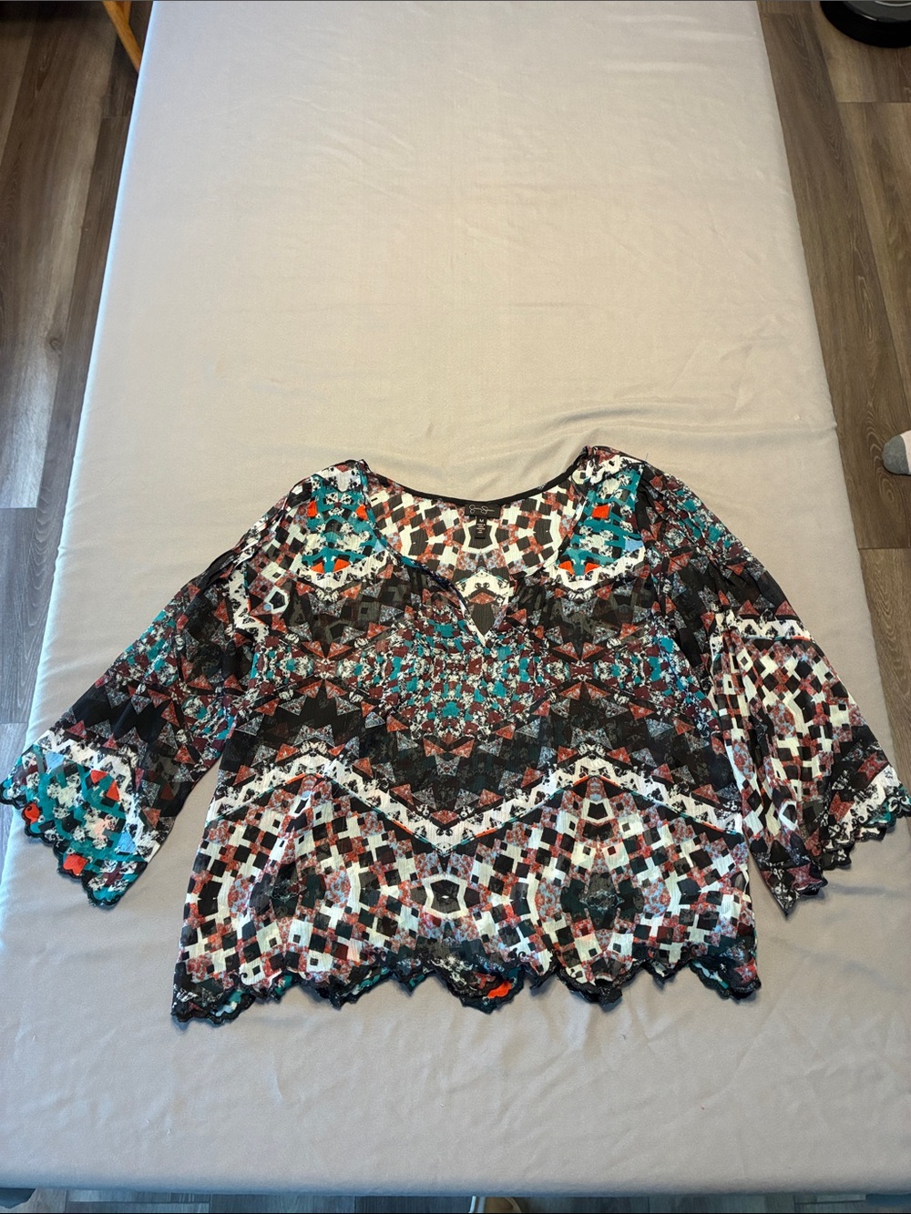 Jessica Simpson Multicolor Geometric Lace-Trim Tunic in Teal, Black & Cream